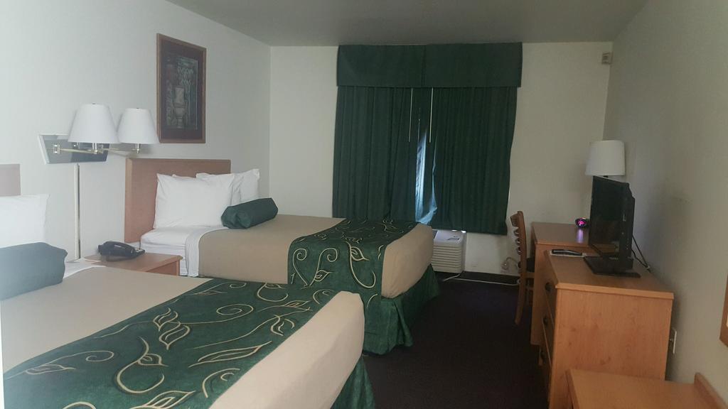 Travelodge By Wyndham Clinton Valley West Court Exterior foto